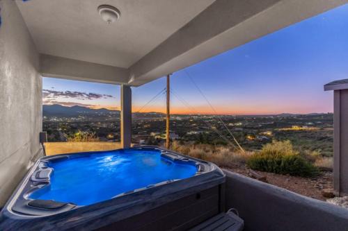 Dewey-Humboldt House | Dewey Mountain Getaway 3BR Home with Hot Tub, Gym and Sauna