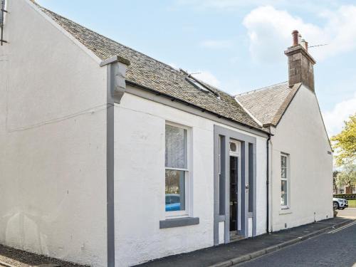 Montrose House | Dezzy's