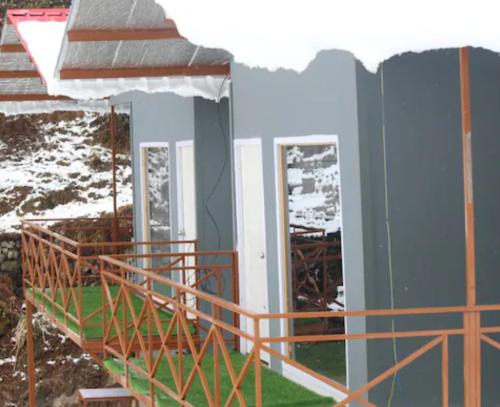 Kempty Range Hotel | Dhanaulti Snow cottages with adventure park