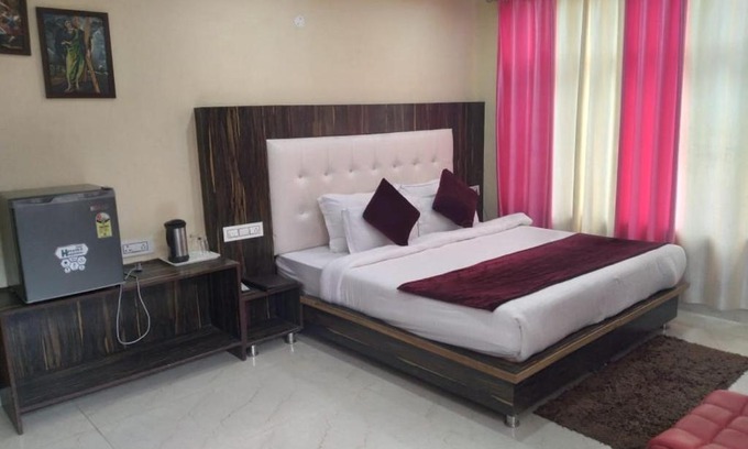 Bhagsu Nag Hotel | Dharamshala Hotel Mount Edge # Hotels Best Prices Guaranteed with Deals-Free Parking-cricket stadium 10 km-Mcleodganj 2 km- Bhagsunag 4