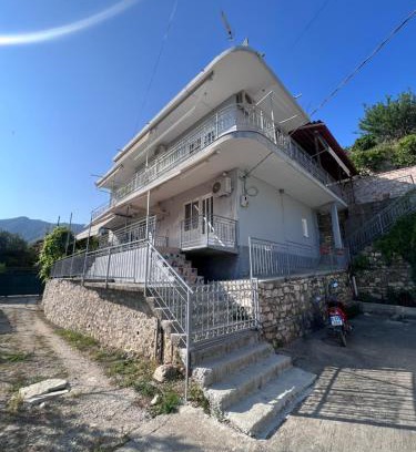 Borsh House | Dhoma Plazhi Husi