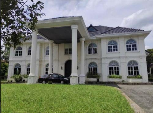 Bangi Golf Club Villa | Dhoria Villa