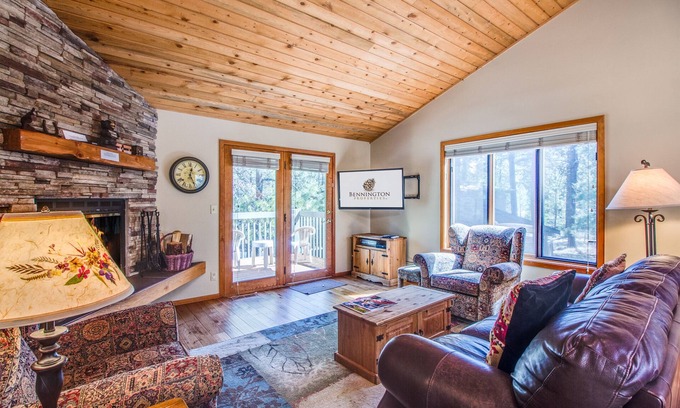 Sunriver House | DIAM04 - Reverse Living w/2 Large Decks, Newly Remodeled, Walk to Village