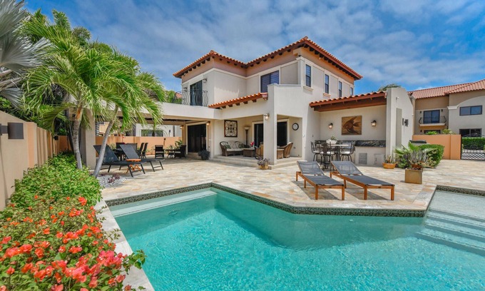 Malmok Villa | Diamante 166-Luxury Private Home-Private Pool @ Gold Coast