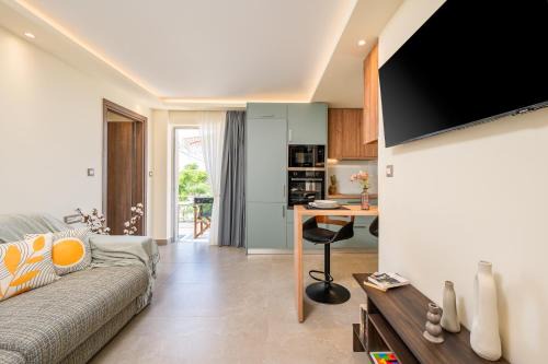 Lambi Apartment | Diamante Del Mar Thalia and Erato