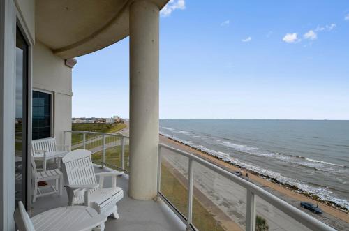 Galveston Apartment | Diamond Beach 701-Queen of Diamonds