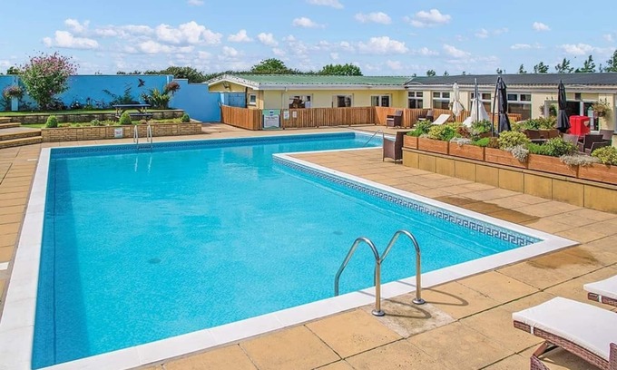 Llanllwchaiarn House | Diamond Caravan 3 Sleeps 6 (No Pet)