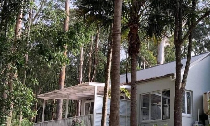 Rainbow Flat Cottage | Diamond Guesthouse ~ Coast and Country Combined!