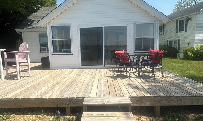 Cassopolis Cottage | Diamond Lake Island Cabin