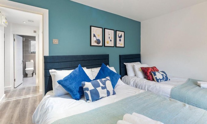 Haverstock Apartment | Diamond Suite Camden Town 3 Bedroom Sleeps 11