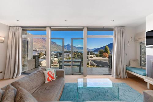 Queenstown City Centre House | Diamond Villa - Lake Views, Central Location