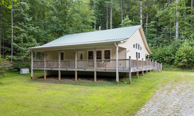 Murphy Cabin | Diane's Dream - private on small creek