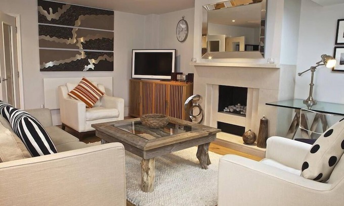 Dartmouth Cottage | DIDDLY SQUAT, 43 DART MARINA, family friendly in Dartmouth