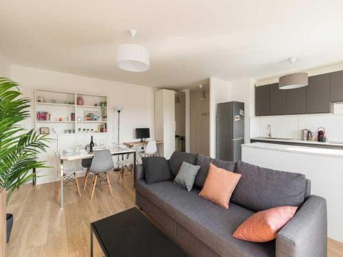 Yves Farge - Le Fleuve Apartment | Dify Bollier - Quartier Gerland