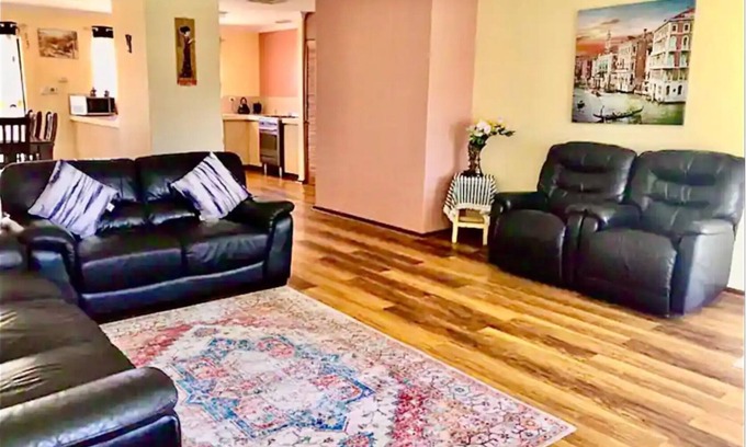 Piccadilly House | Diggers Dealers Accommodation