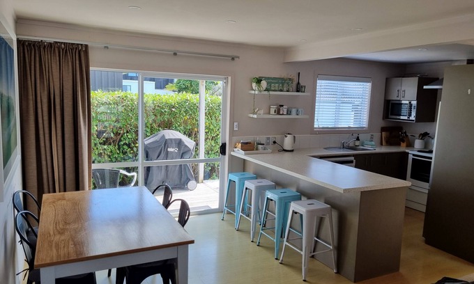 Waihi Beach House | Dillon Delight - 2 min walk to Waihi Beach