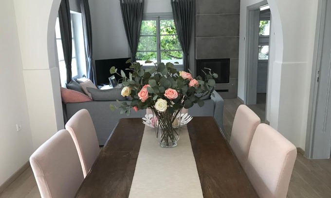 Spata-Artemida House | Dina's House