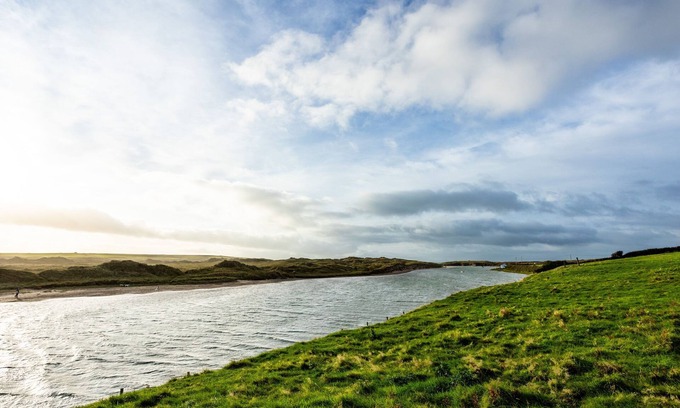 Malltraeth House | Dinas Bach - A Fabulously Remodelled Bungalow in Aberffraw