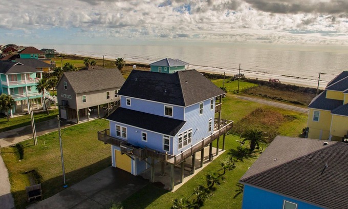 Port Bolivar House | Dip Net: 4 BR, 3 BA House in Crystal Beach, Sleeps 14