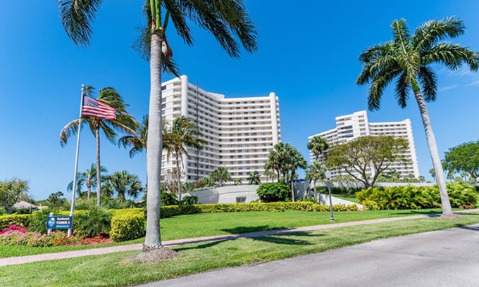 Marco Island Condo | Direct bchfrt 2-bedroom condo in welcoming Marco Island with WiFi, fitness room