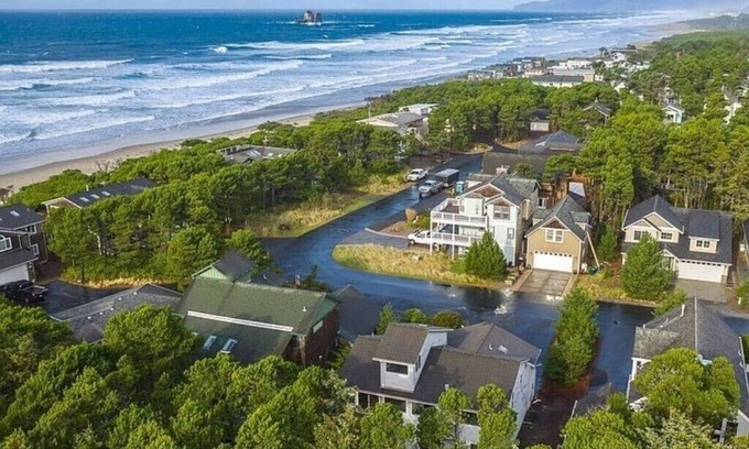 Rockaway Beach House | Direct Beach Access, 4,500 sq. ft., Renovated, Elegant, Great for Entertaining