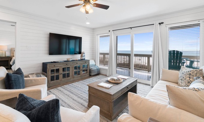 Sunnyside Condo | Direct Beachfront - Pool - Beach Service Incl - Free Activities Incl