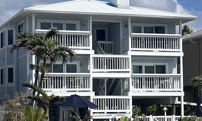 Indian Rocks Beach Condo | Direct Beachfront, Heated Pool, Small Complex, Designer Owned, Quiet Beach
