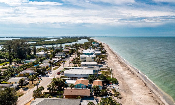 Englewood Condo | Direct Beachfront Condo with Huge Balcony Overlooking Gulf of Mexico!
