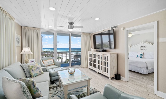 Destin Condo | Direct beachfront, pools, cafe, tiki bar, tiki bar beach service, gym, sauna!
