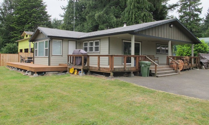 Saunders Lake House | Direct Dune Access Sleeps 10 In House, 6 In BunkHouses - Bath Houses.