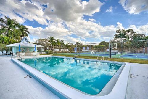 Central Naples House | Direct Gulf Access and Lanai Sunny Naples Home!