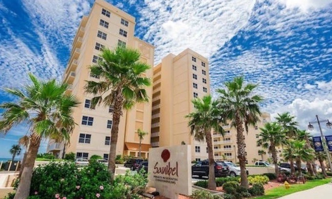 Daytona Beach Shores Condo | Direct Oceanfront - Heated Pool & Hot Tub