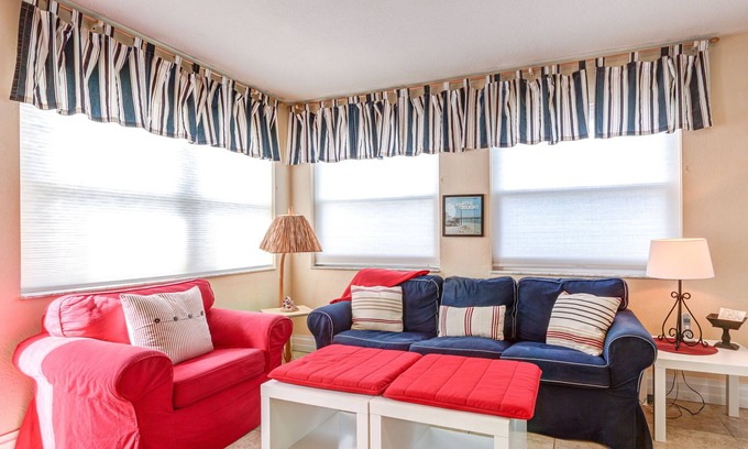 Boardwalk Apartment | DIRECT OCEAN FRONT Ground Floor 2bed/2bath Great for Families