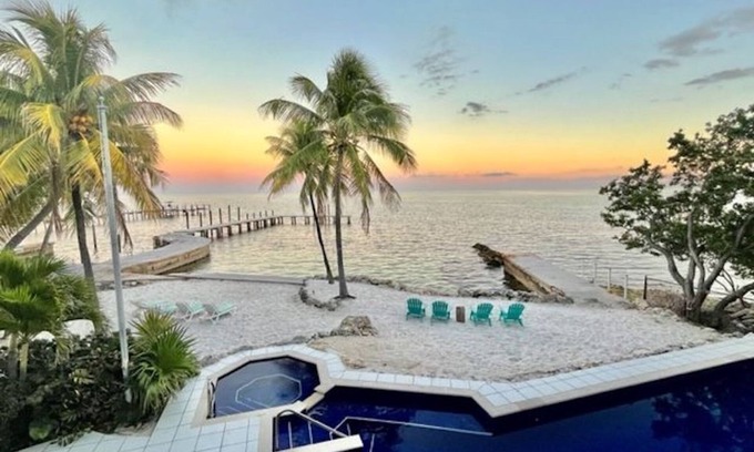 Tavernier House | Direct Ocean Front Estate, Private Beach, HUGE Salt Pool/Hottub, Private Basin!