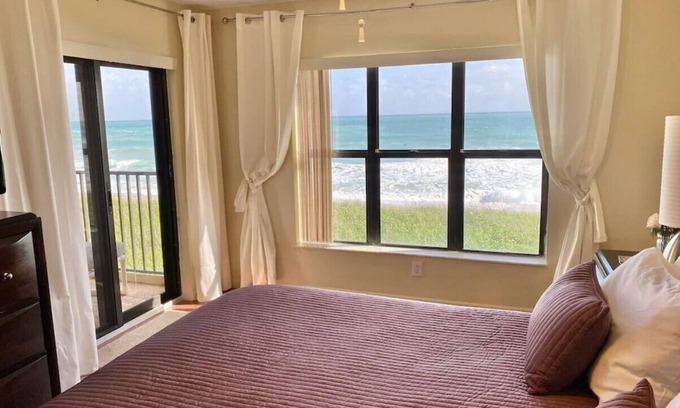 Hutchinson Island South Condo | DIRECT OCEAN FRONT ON BEACH! AMAZING OCEAN VIEW, ELEGANT 2BR/2BA Mthly Discount!