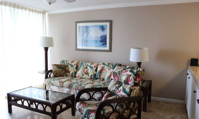 Historic Kailua Village Condo | Direct Ocean Front 1BR condo - Close to town in Kona Reef