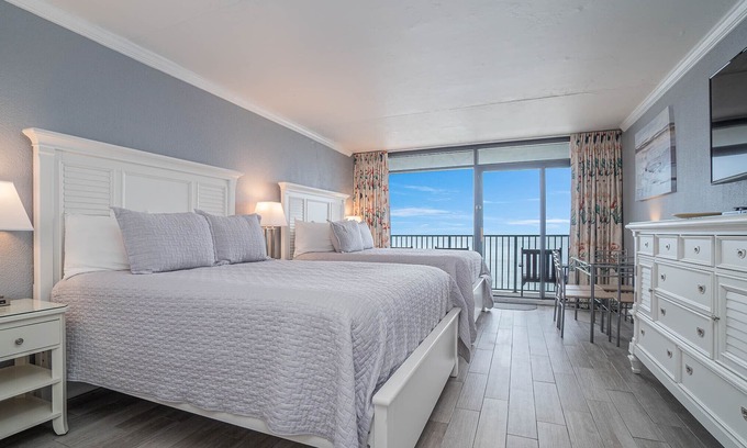 Myrtle Beach Condo | DIRECT OCEAN FRONT STUDIO - ON THE GOLDEN MILE!