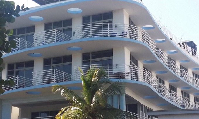 South Beach Apartment | Direct Ocean View 1 Bedroom Suite - Roof-Top Pool - Ocean Drive - South Beach