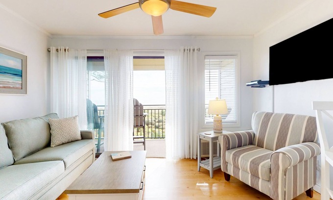 Hilton Head Island Condo | Direct oceanfont condo with waterfront balcony, pool & beach access