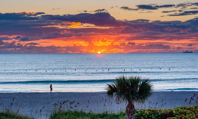 Port Canaveral Condo | Direct oceanfront w/putting green.