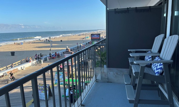 Ocean City Condo | Direct Oceanfront 1-bedroom condo on 12th Street & Boardwalk