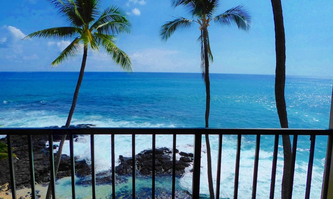 Kailua-Kona Condo | Direct Oceanfront Condo! Sea Turtles & Beautiful Sunsets from the Lanai