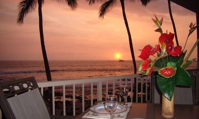 Kailua-Kona Condo | Direct Oceanfront Condo - Beach- King Bed - Free WiFi