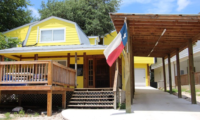 New Braunfels House | Direct River Access, Spacious House, Large Outdoor Deck, 20 Minutes from Gruene