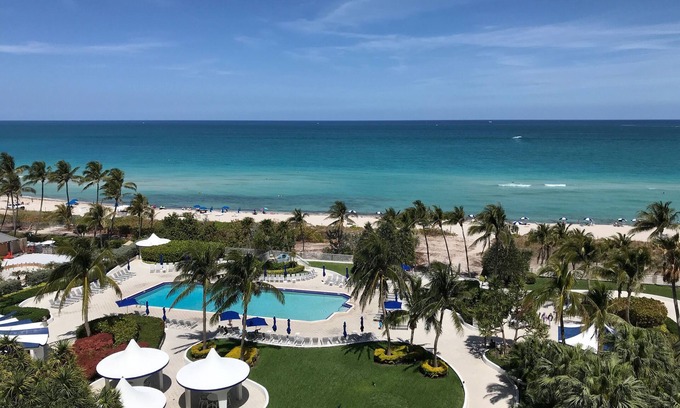 Mid Beach Condo | Direct sea views!