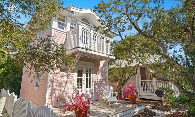 Seaside House | Directly Across From the Beach in Seaside + 2 Adult Bikes!