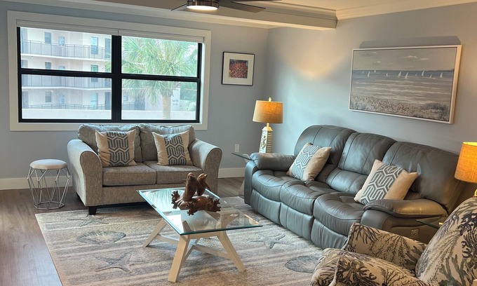 Siesta Key Condo | DIRECTLY ON CRESCENT BEACH IN SIESTA KEY! GREAT PRICES FOR AUGUST! BOOK NOW!