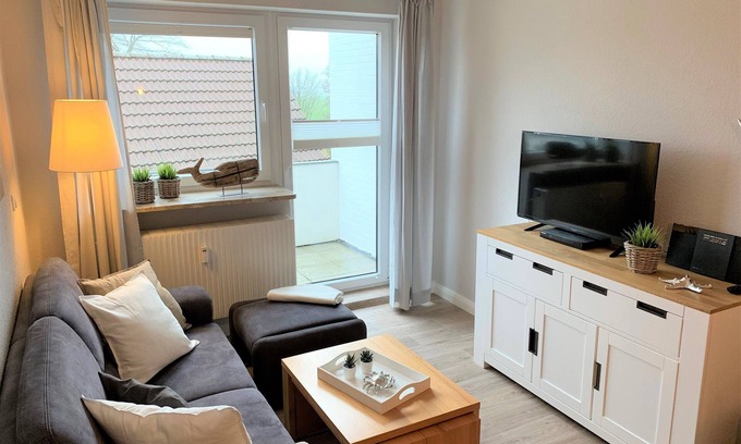 Busumer Deichhausen Apartment | Directly on the North Sea (200 m). Free beach chair on the dike (May - Sept.).