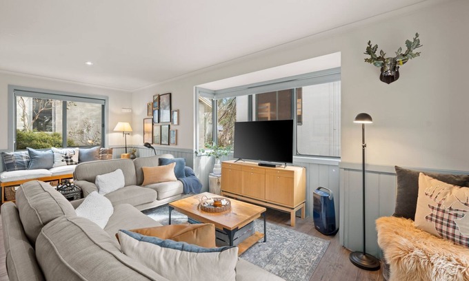 Mount Buller House | DISCO 4 - Cosy 2 bedroom stand-alone chalet
