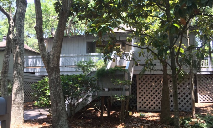 West Beach Cottage | DISCOUNTED for longer stays - Couple or Family; Pets; Pool! Enjoy A Beach Fall!